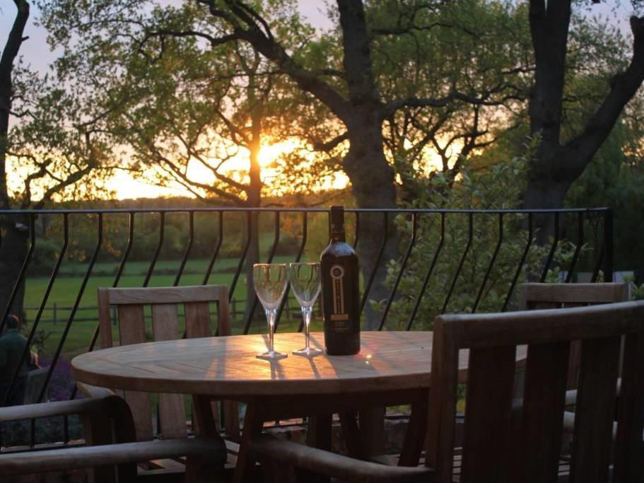 Oak House Farm Apartment อีเดนบริดจ์ ภายนอก รูปภาพ